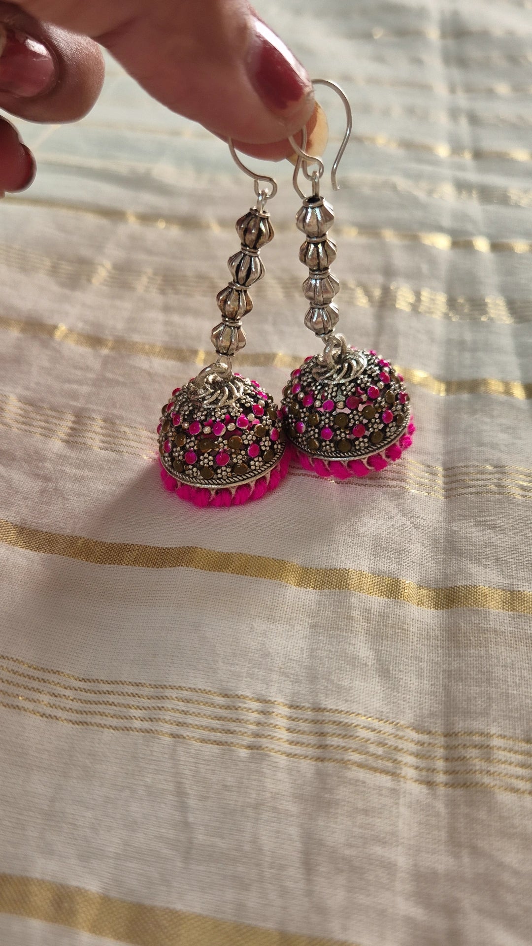 Dhage wala jhumka