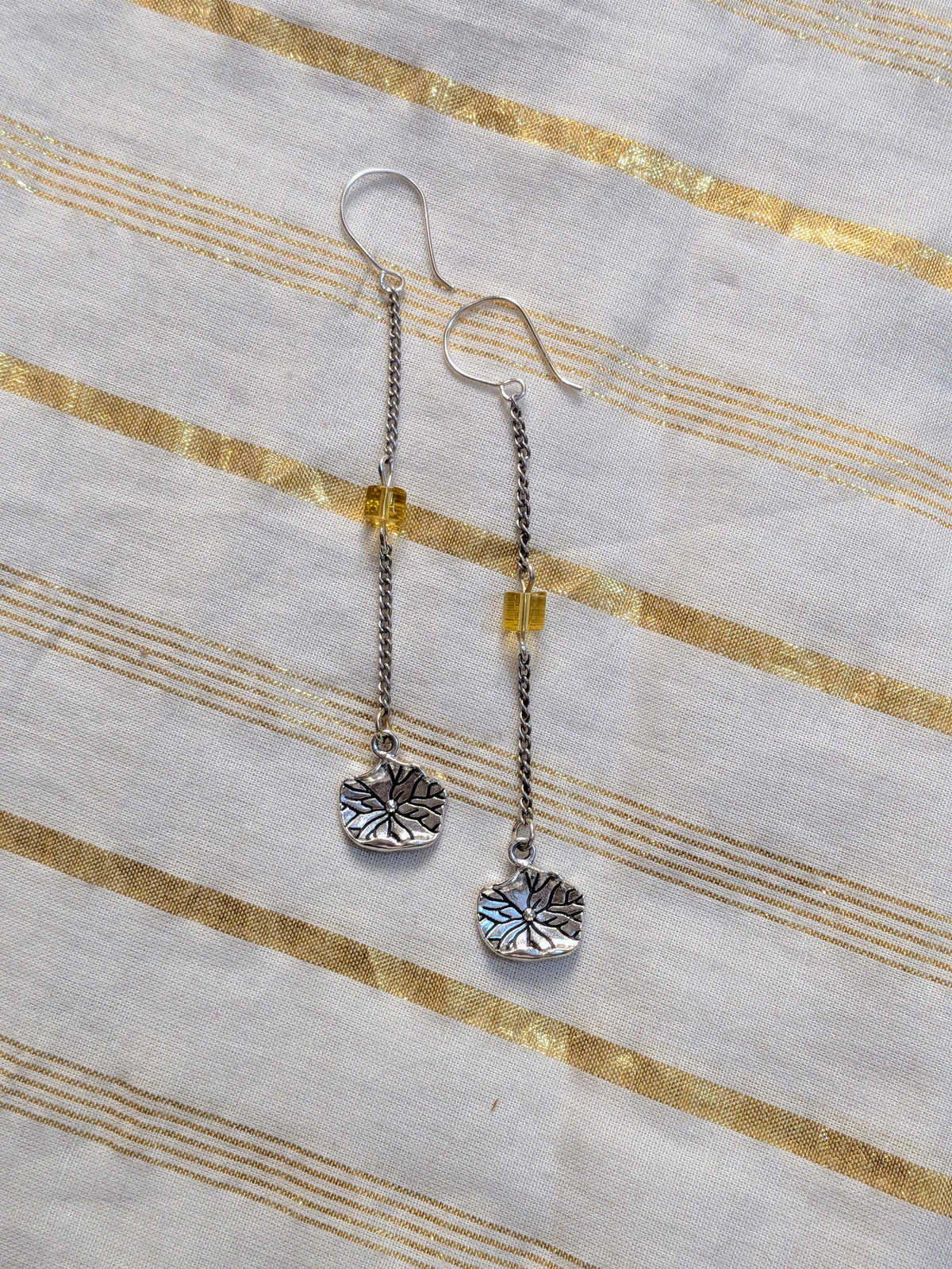 Muda hua ful earrings