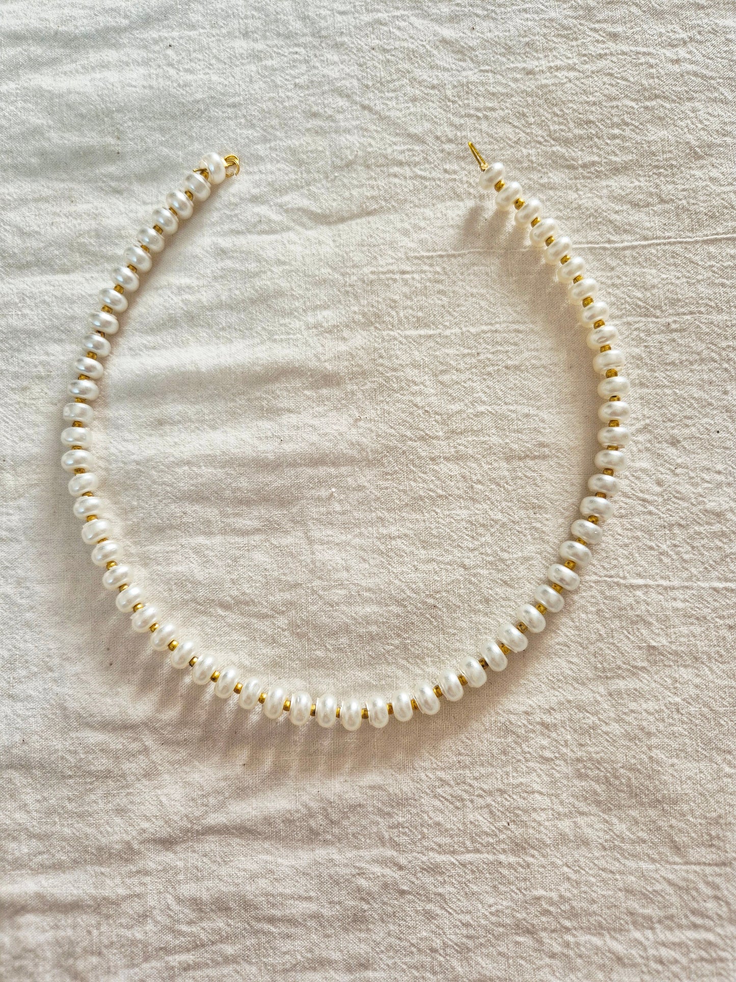 Classic pearl bead choker