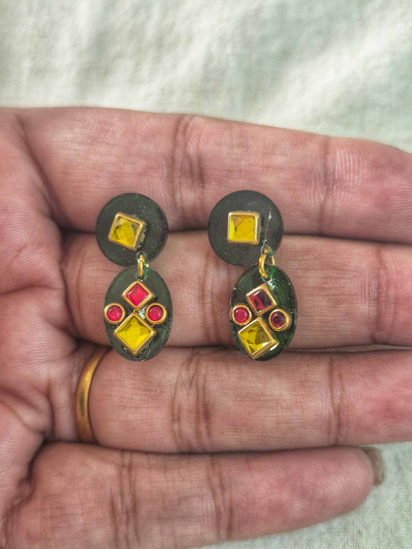 Resin kundan earrings
