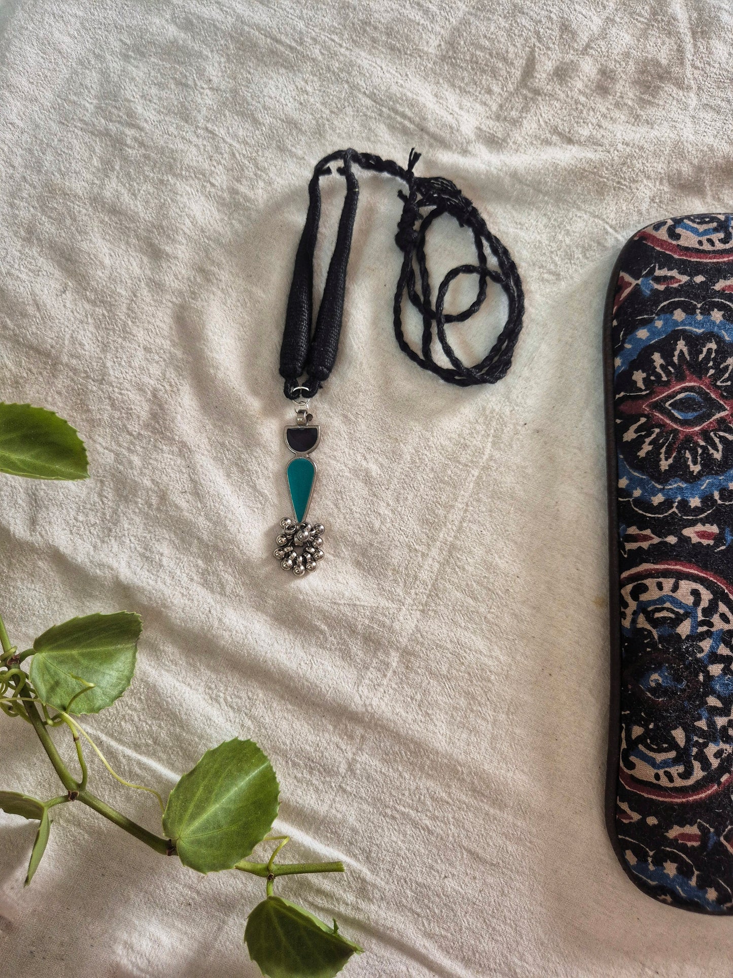 One pendent dori necklace