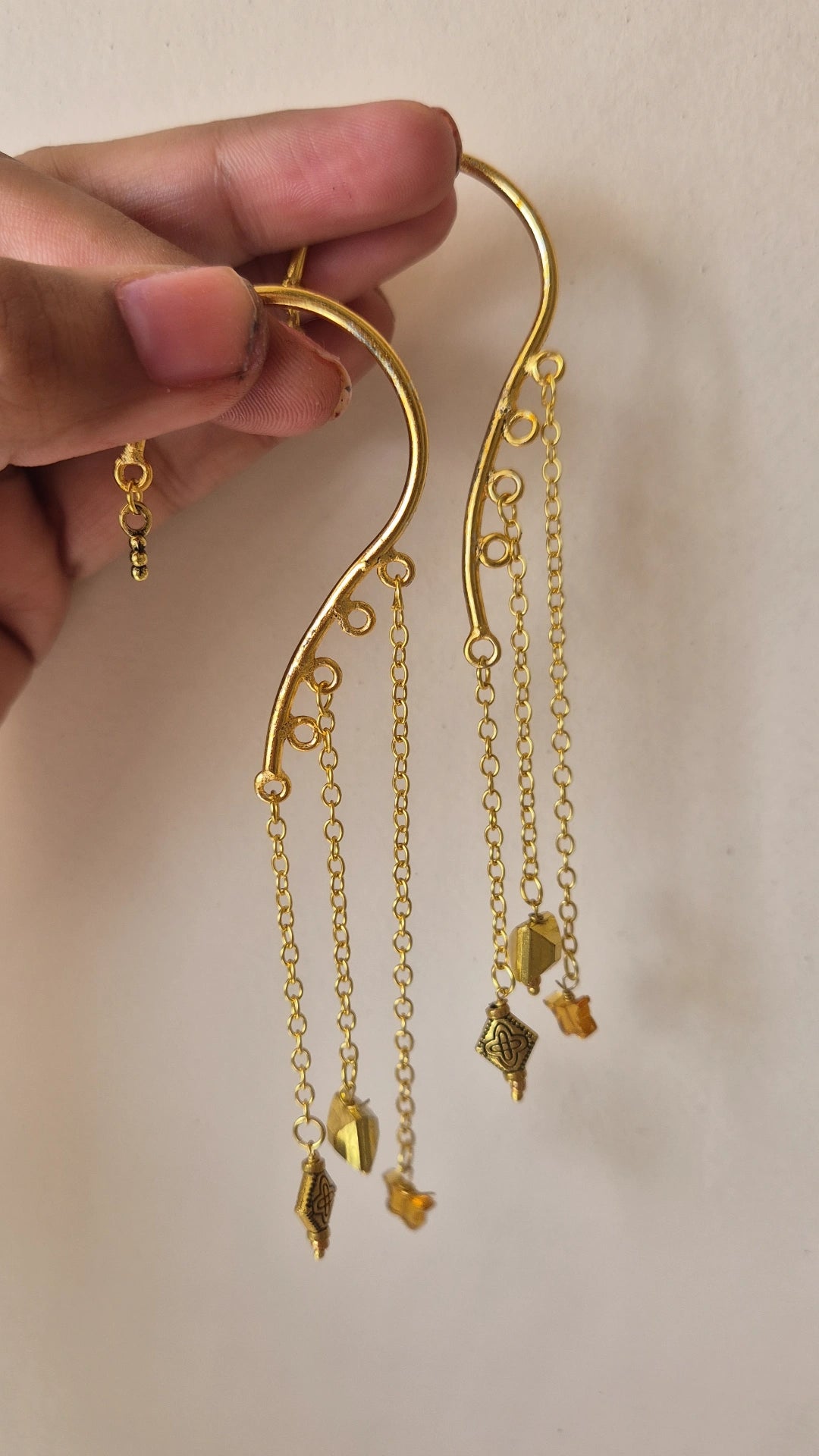 Ear cuff