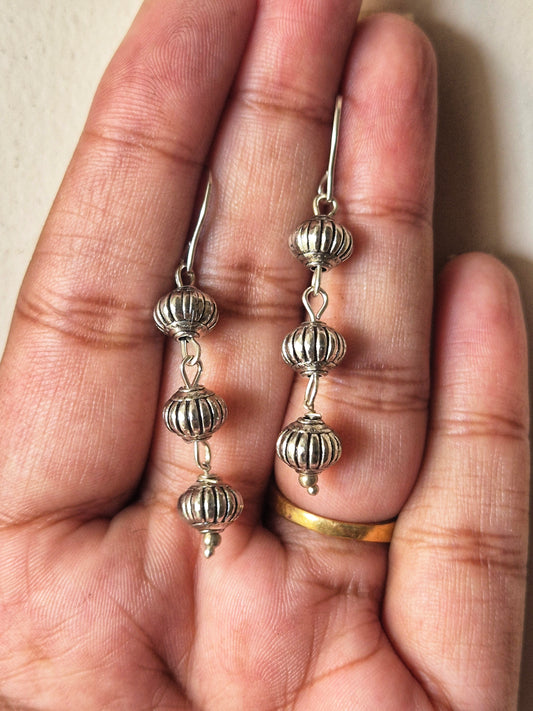 Ball hanging earrings