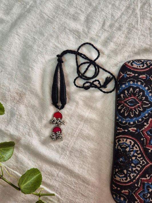 One pendent dori necklace