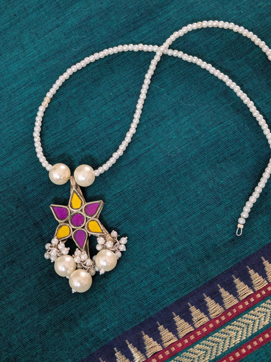 Glass pendent necklace