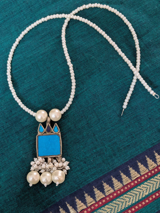 Glass pendent necklace