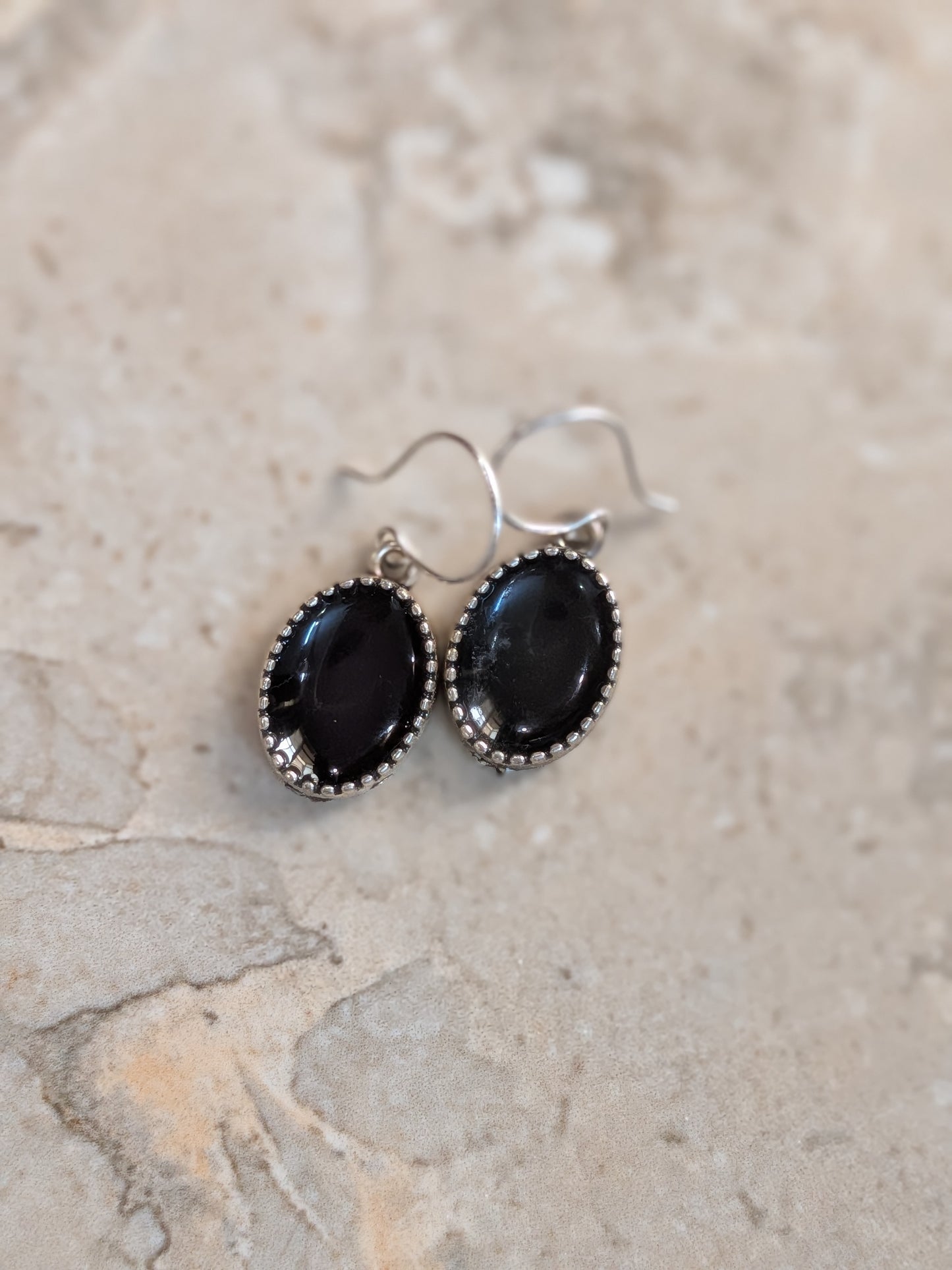 Oval round earrings