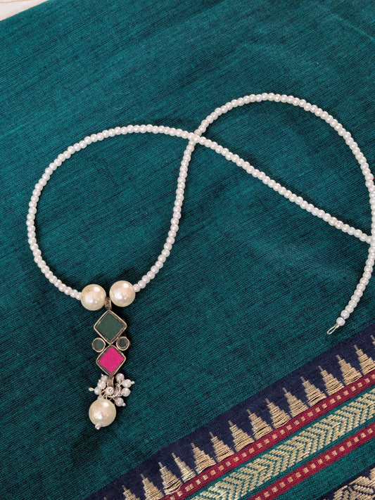 Glass pendent necklace