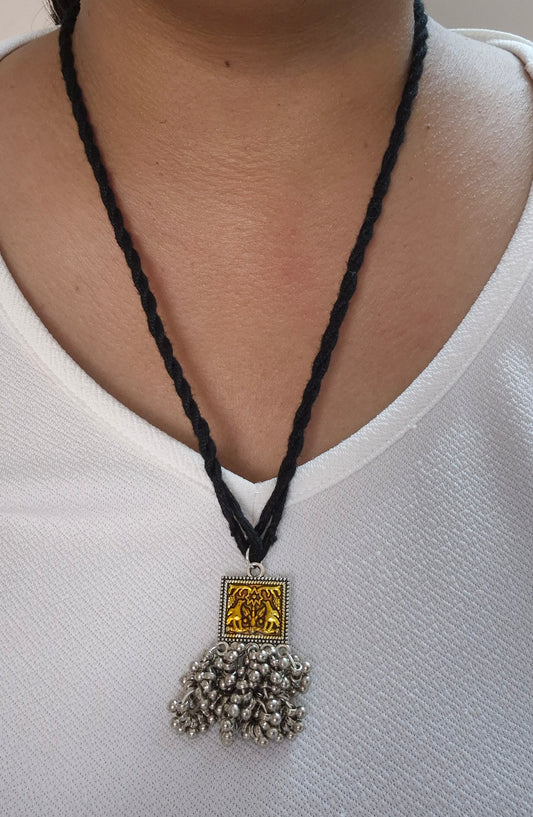 One pendent necklace