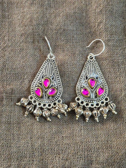 Hanging earrings with kundan