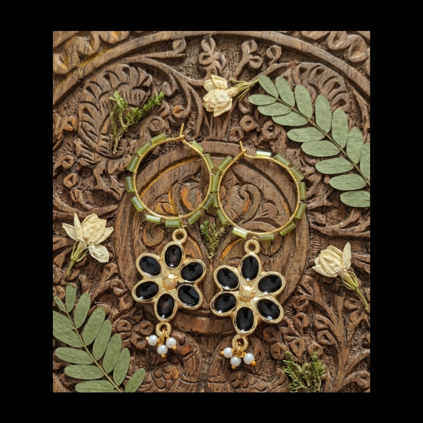 Ringa ful earrings [Black]