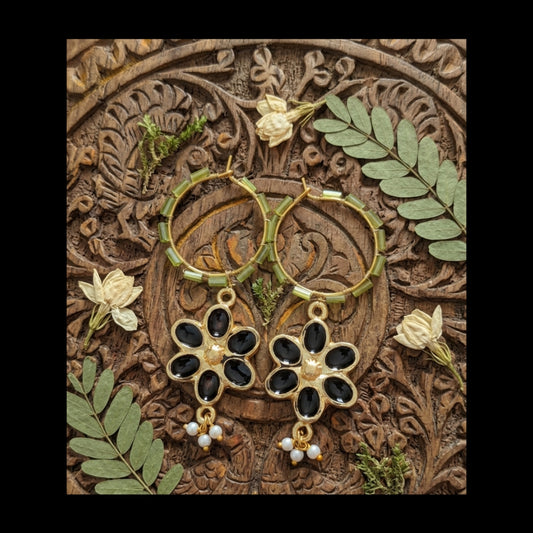 Ringa ful earrings [Black]