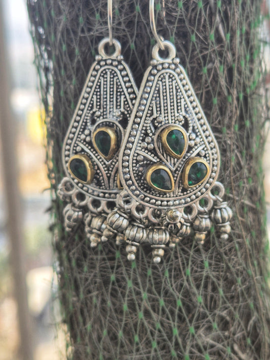 Hanging earrings with kundan