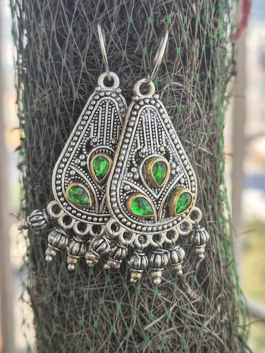 Hanging earrings with kundan