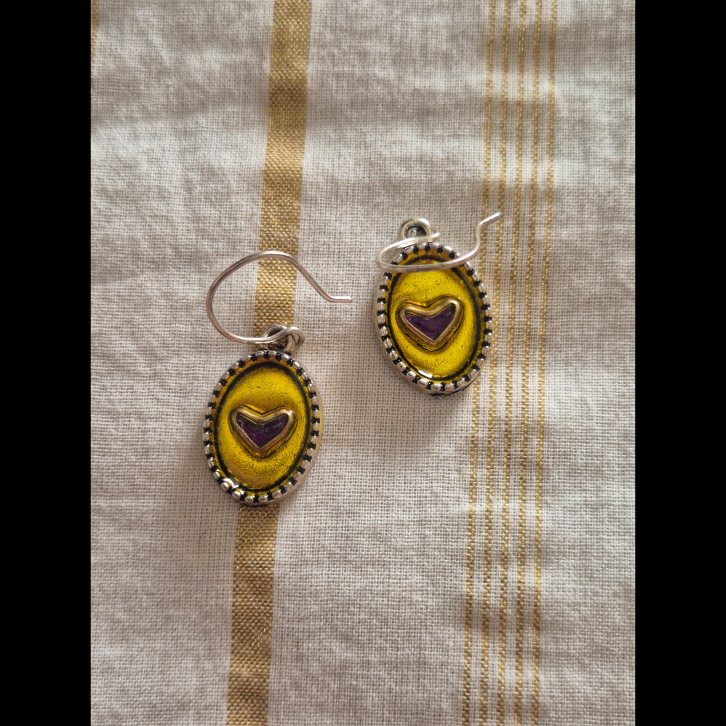 Oval gola earrings