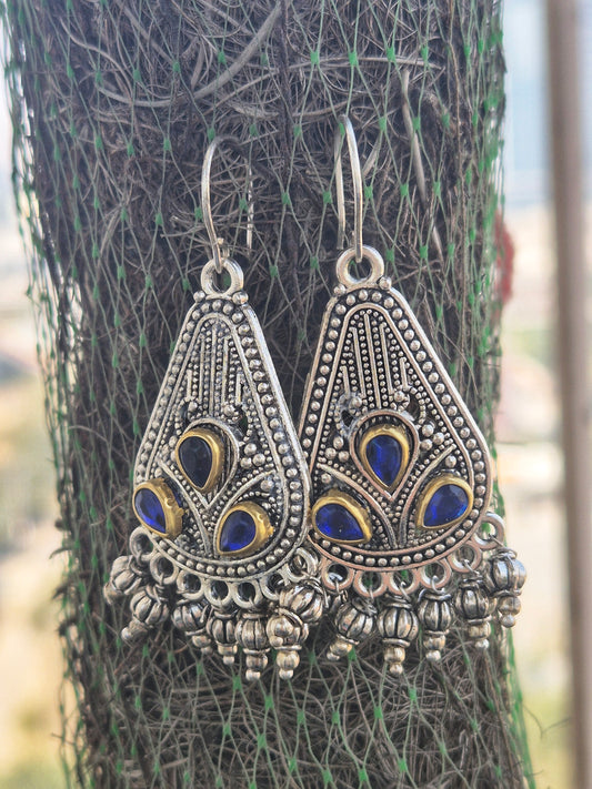 Hanging earrings with kundan
