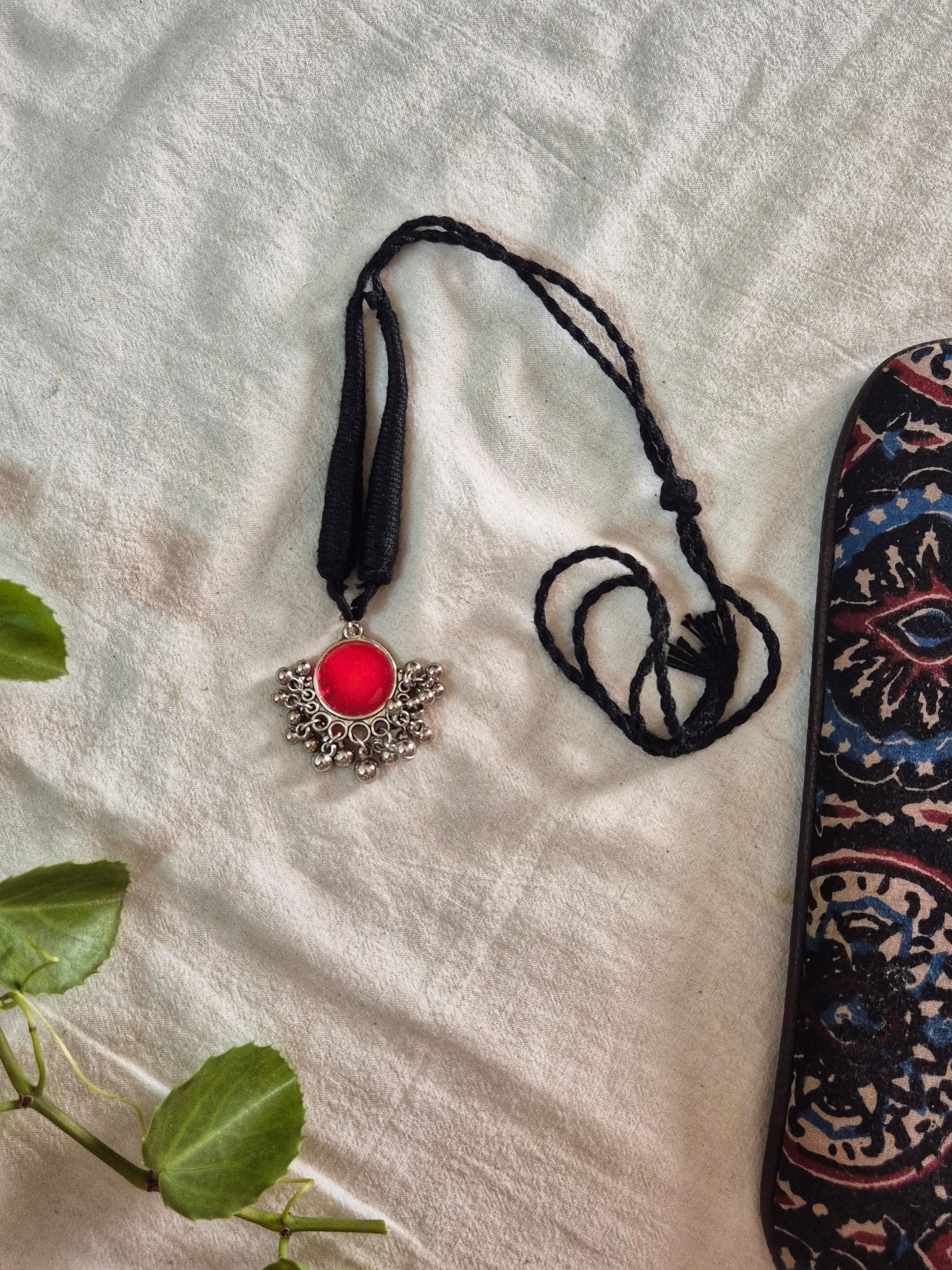 One pendent dori necklace