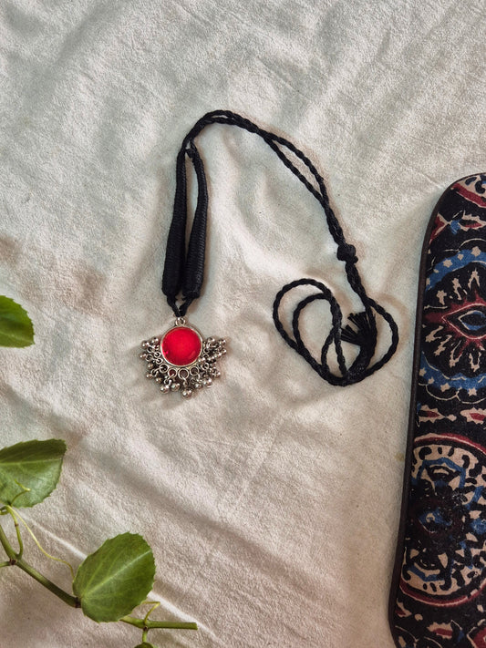 One pendent dori necklace