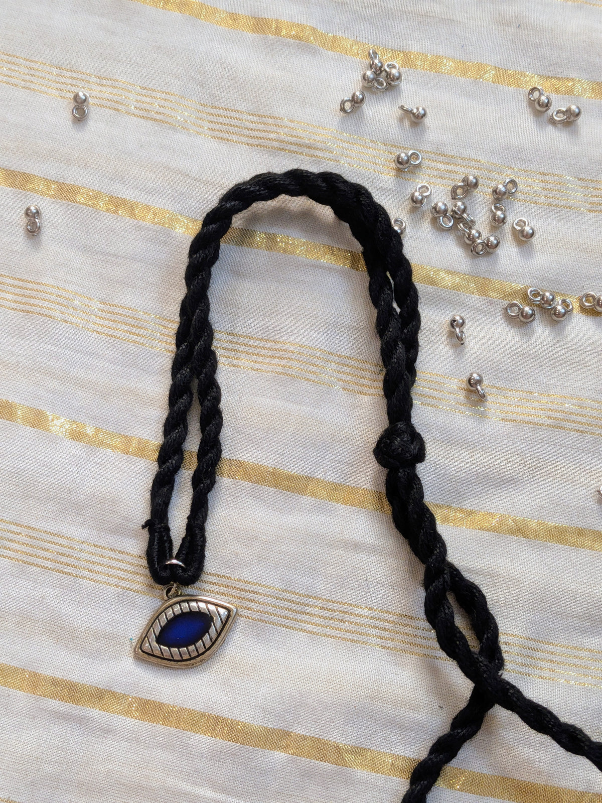 One Pendent Necklace
