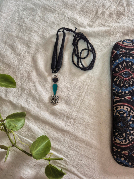 One pendent dori necklace