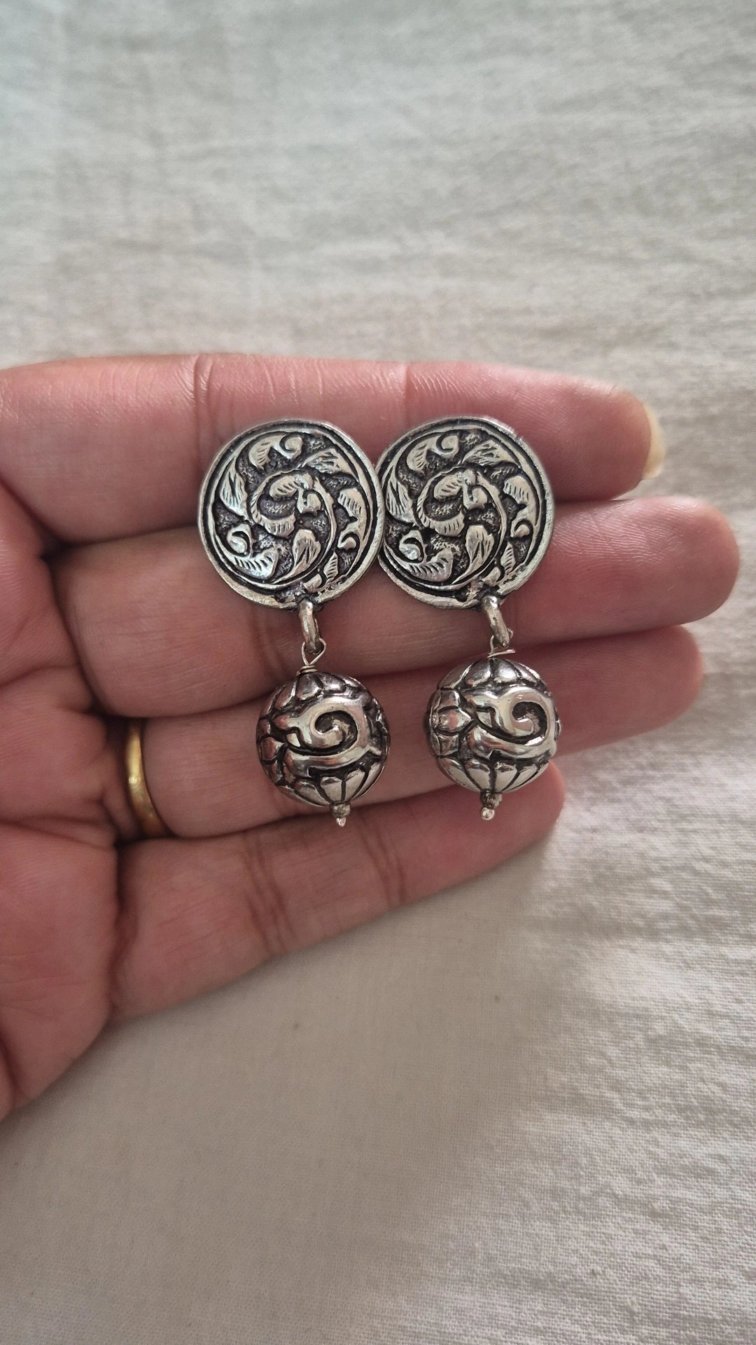 Stud wala gola earrings