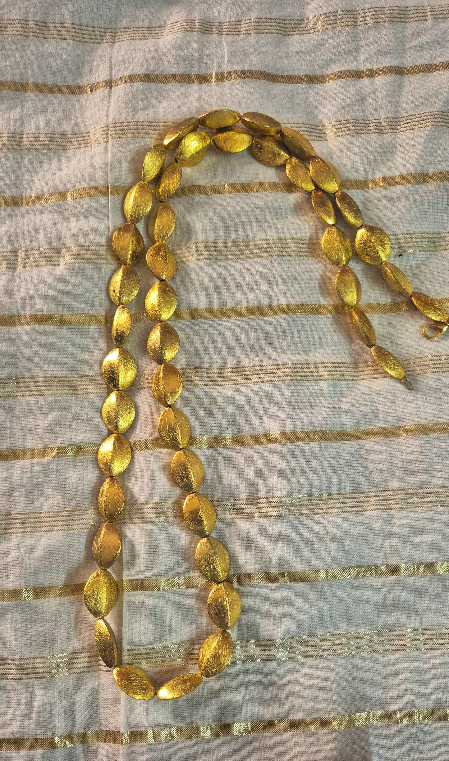 Blingy golden necklace leaf design