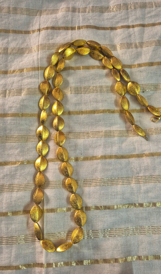 Blingy golden necklace leaf design