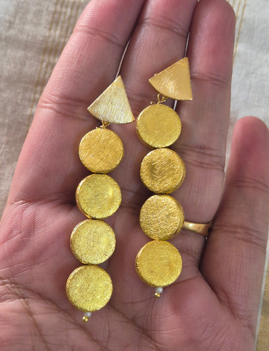 Gol wali stud earrings