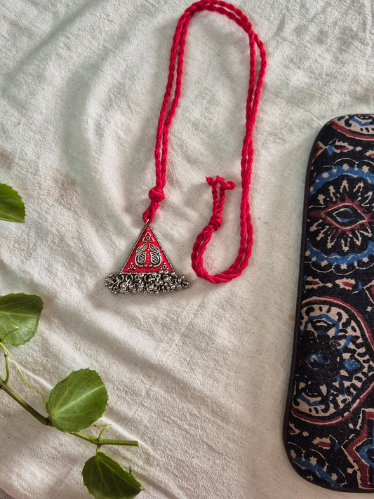 One pendent dori necklace