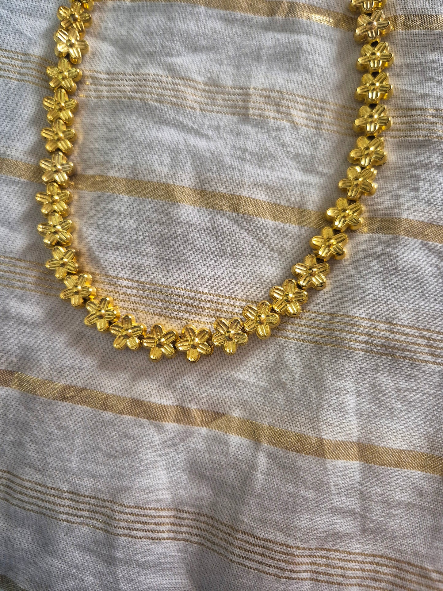 Golden flower choker