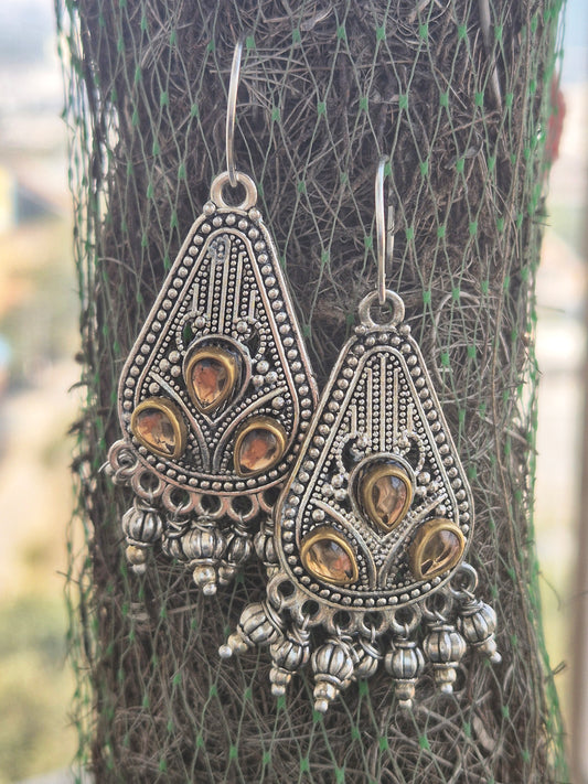 Hanging earrings with kundan