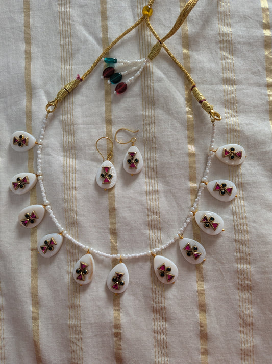 Kundan bead necklace