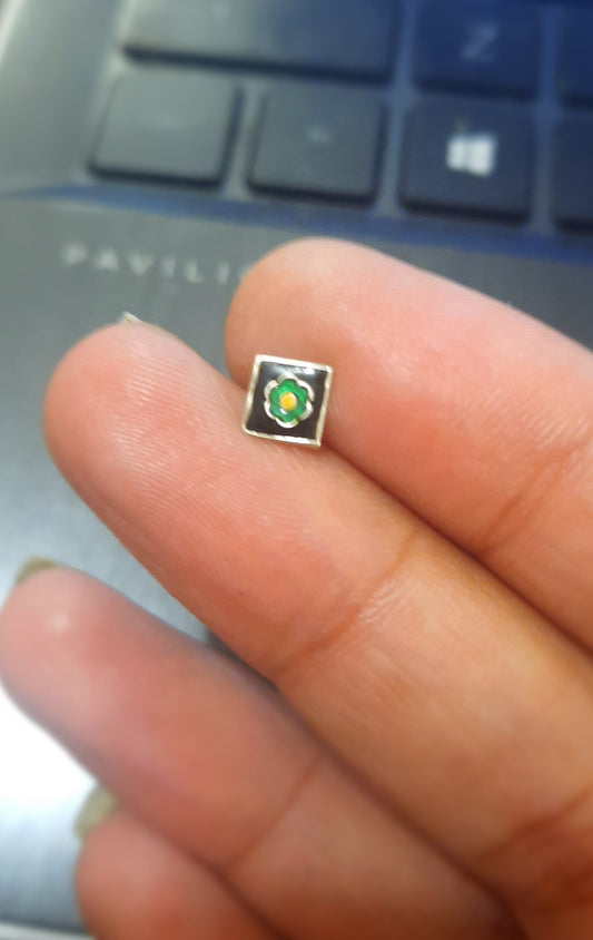 Square Green Silver Nose pin
