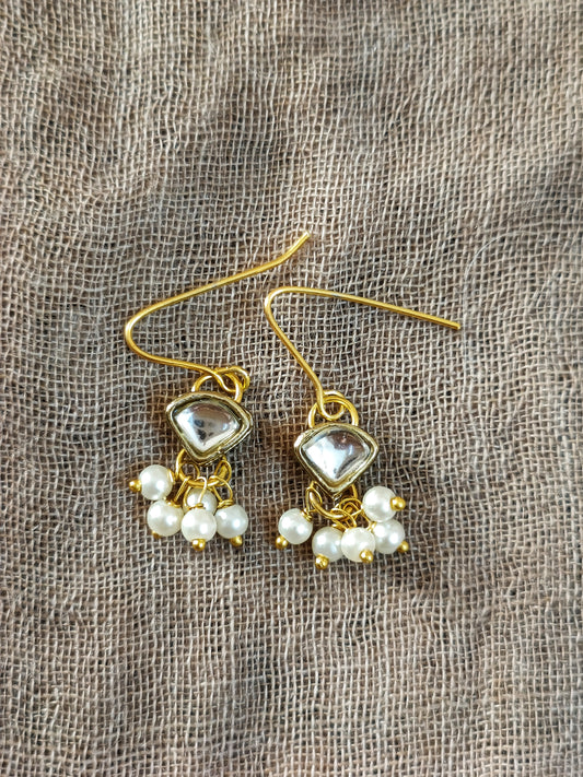 Small Kundan earrings