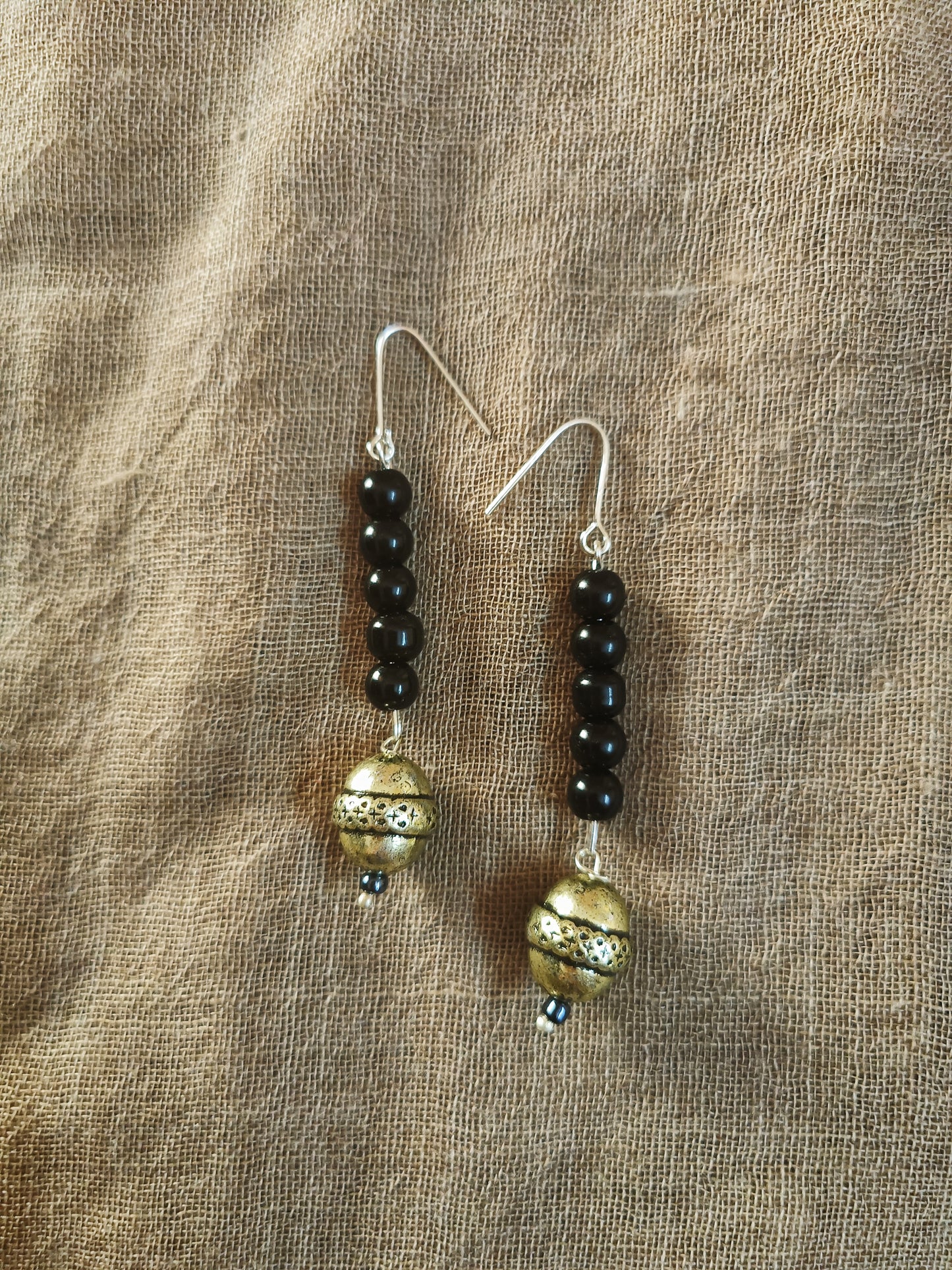 Small hanging earrings Feb